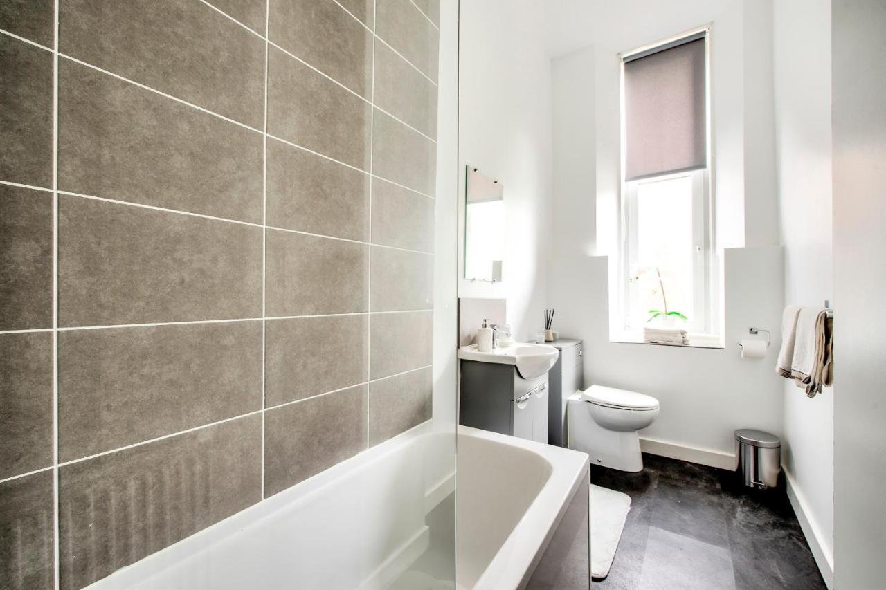 Ferienwohnung Pass The Keys Stylish 2 Bed In Heart Of West End Glasgow Exterior foto