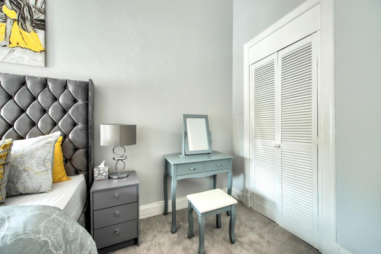 Ferienwohnung Pass The Keys Stylish 2 Bed In Heart Of West End Glasgow Exterior foto